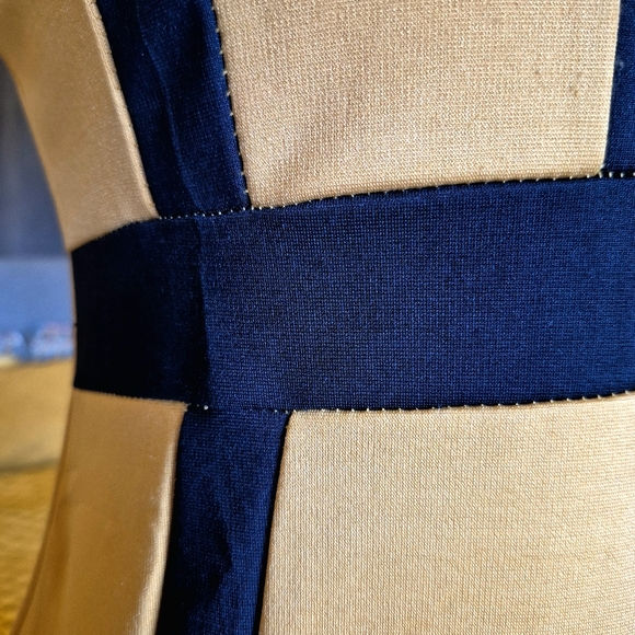 Colourblock Mod Dress - Picture 4 of 12